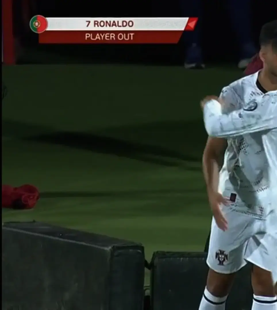 cr7 se va entre aplausos después de un doblete #cristianoronaldo #portugal🇵🇹 #viral 