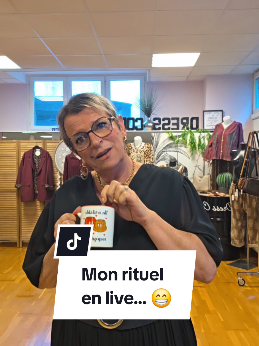 Rejoignez moi sur mon live new co, après mon indispensable café : vêtements, sacs, écharpes, bijoux 😉 #dresscodegap #cafe #rituel #live #addict 