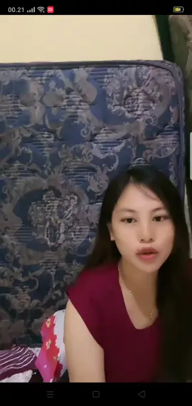 bumil Spil perut sambil duduk pake baju merah merona #bumil #bumilcantik #perutbuncit #sexy #gemes 