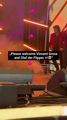 Schlager in Grossbritanien vor 20‘000 Engländern 🇬🇧😂🫶🏼 #schlager #uk #funny #vincentgross #olafderflipper #drinkingwine #bbcradio #foryou #viral 