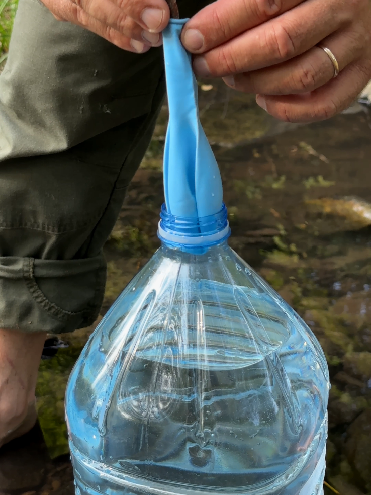 Best Hack to Move Water Anywhere! 💧🔥 #camping #survival #skills #Outdoors #lifehacks 