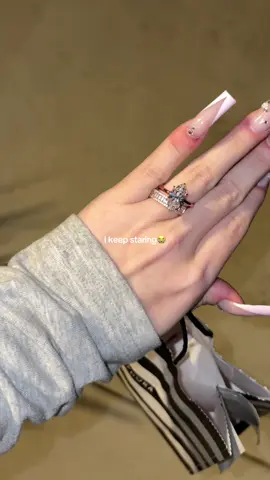 I’m in loooove I’m obsessed 🥺😩 #engagementring #marquise #marquisediamond #fyp 