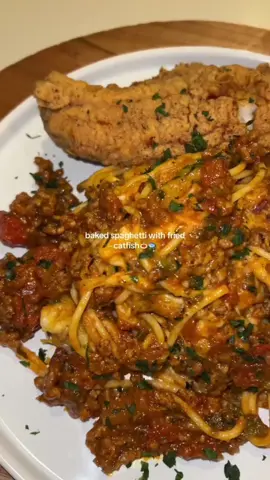 stitch with @Janelle  baked spaghetti and catfish!! Yes ma’am #fyp #food #pasta #bakedspaghetti #viral