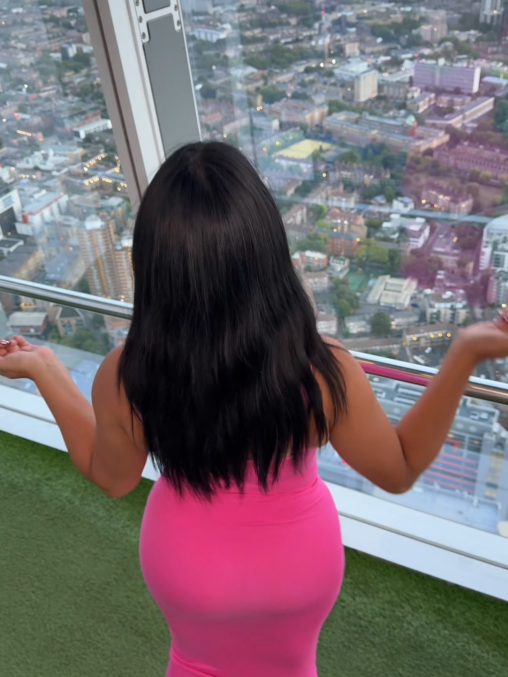 @Ale twerking in skyscraper 👀👀 #pink #skyscraper #dresses #Latina #thicc 