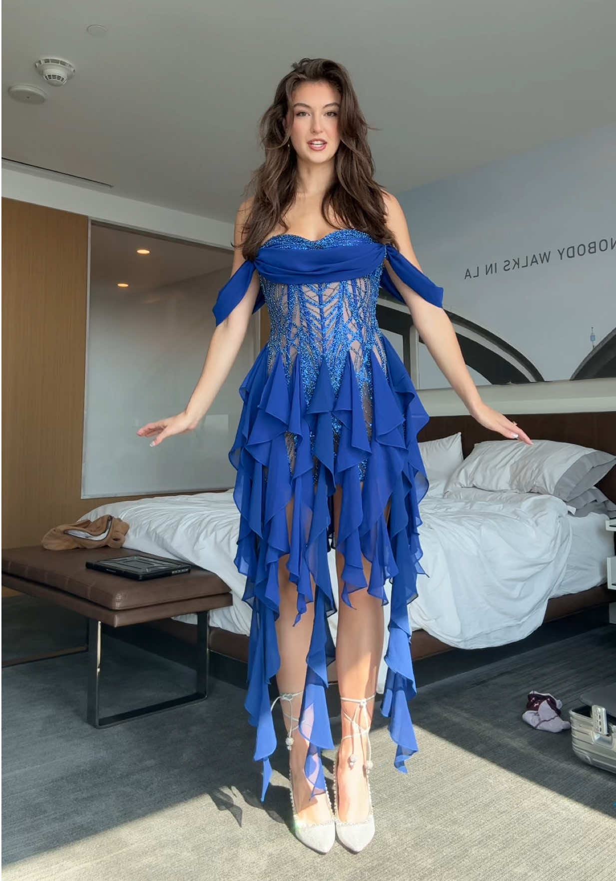 HELP ME CHOOSE MY VMAs OUTFIT😆
