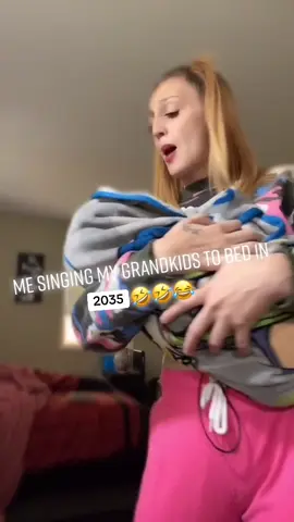 Idk any other lullabies 🥴🤣 #fyp #lmao #youngmomsoftiktok #ohmy #lullabies 💛🤞🏻❤️🫶🏻