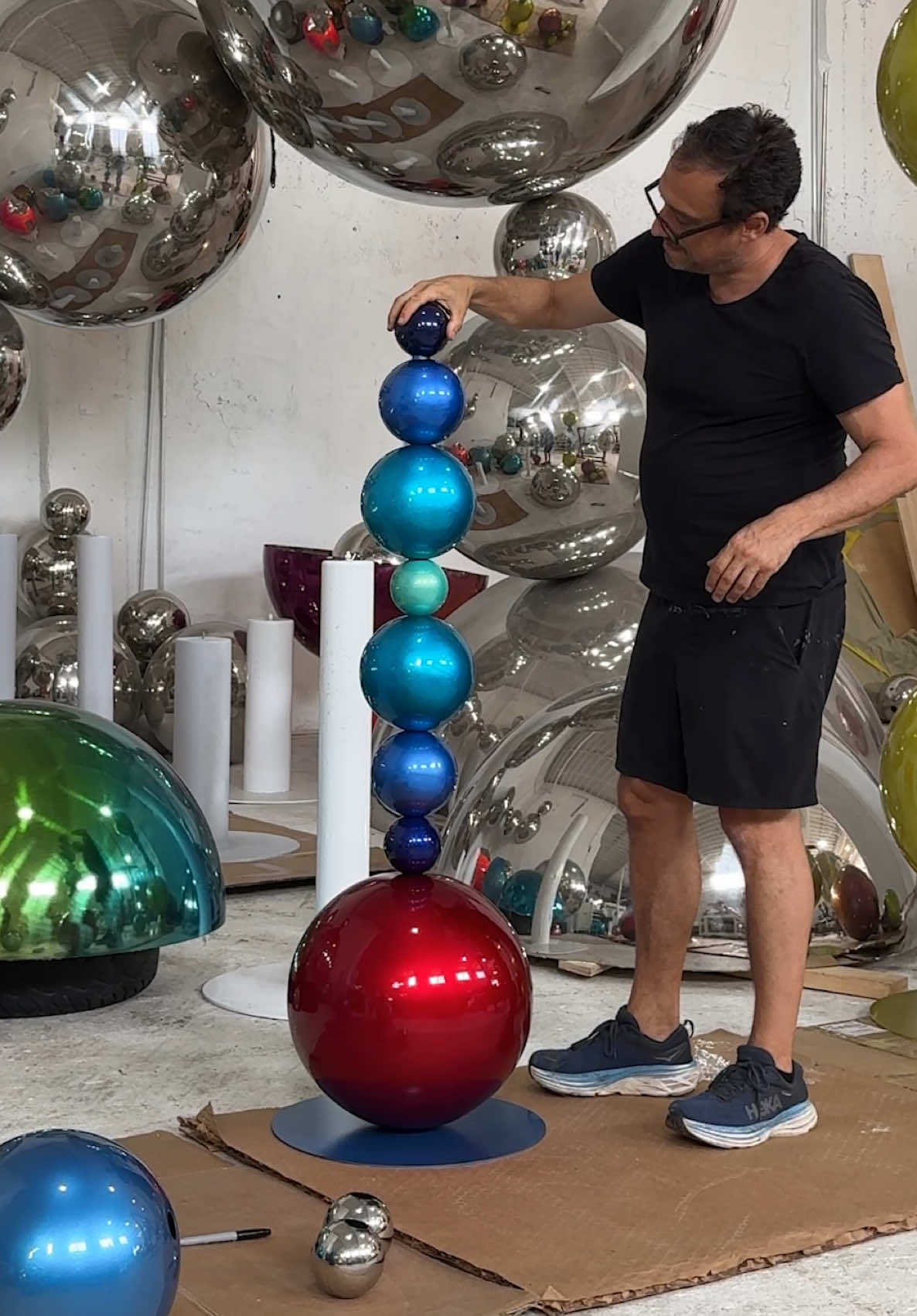 Blue and red🤌 #sculpture #artgallery #oddlysatisfying #artist #Artstudio #artinstallation