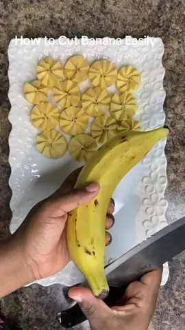 How to Cut Banana Easily #cut #banana #easily #fyp