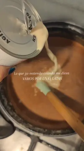 ✨ Ya huele a Navidad ✨ Cuando me dicen “vamos por unas latas”, yo no pienso en alcohol 😅… yo pienso en latitas de leche para preparar mi chocolatito con su buen panetón 🎄🍫🥛. Porque así se disfruta la Navidad en familia: con dulzura, tradición y mucho amor 💕 #Navidad2025 #Chocolatada #Panetón #TradicionesPeruanas #HumorNavideño      