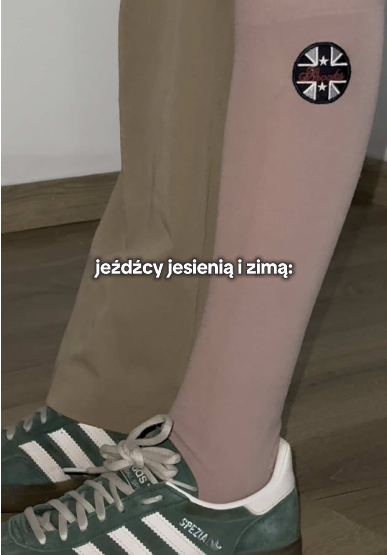 tak zawsze cieplej 👌🏻 kto z Was też wykorzystuje ten lifehack?  #koniara #konie #tip #LifeHack #stajnia #jeździectwo #jazdakonna #horselife #fyp #dc #dlaciebie #koń #jesień 