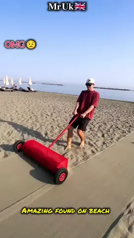 OMG Unexpected found on beach. #beachvibes #beachday #viralvideos  #fyp #foryou     @TikTok @tiktokglobal @TikTok UK @tiktok creators @tiktokshop_ph @TikTokworldwide