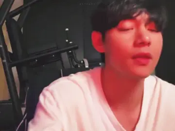 taehyung singing “daisies” by justin bieber 🎧 [#taehyung #bts #fyp]