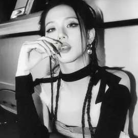 #JISOO :: Como essa mulher pode ser tao linda?? pqp / #edit #blackpink #fyp #jisoo 