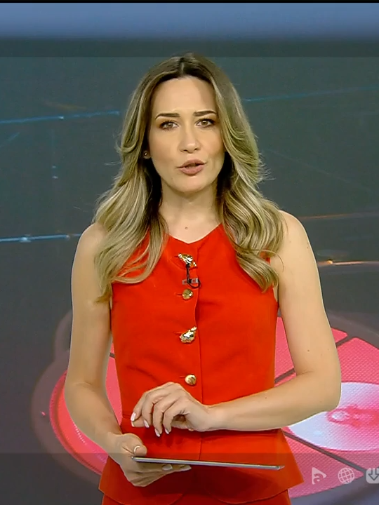 Polițiștii fotbaliști i-au făcut pe Marica și Dănciulescu să mai uite de supărare, după eșecul naționalei. Iubitele și soțiile i-au încurajat cu ce au găsit pe acasă.