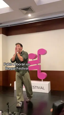 @Pablo Alborán canta “Saturno” durante una rueda de prensa en Ibagué- Colombia.  #pabloalboran #ibague #ibagueciudadmusical #concierto 