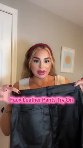 #curvy #leatherpants #fauxleather #fallfashion 
