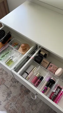 need everything to be organized😍 #vanity #vanityorganization #organization #makeupproducts #vanitysetup 