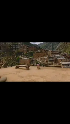 ووتی  خـــراپم  بەدبەخـــتم  شیــــاوی تــــــۆنیم .... وتـــــــم  :  گەر تەرمێک بیت خۆشم دەوێیـــــــت 😊 . #dyariarahman   #في هذا اليوم 