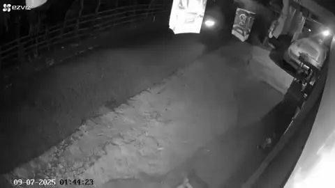 Min lapor, pukul 01:44 direse 5 motor, ada yang bonceng 3 di pandak kauman. Awal mula saya lagi ps , tiba2 ada rombongan ngincar orng lain di per4an pijenan udah muter 2 kali yg terakhir rombangan tersebut ngerese sambil gas limit pake klx warna hijau saya liat bawa Sajam. Total motor ada lima yang 2 arah jln Srandakan (hanifaji._) #promoseruweekend #Jogja #Yogyakarta #Merapi #Merapiuncover 