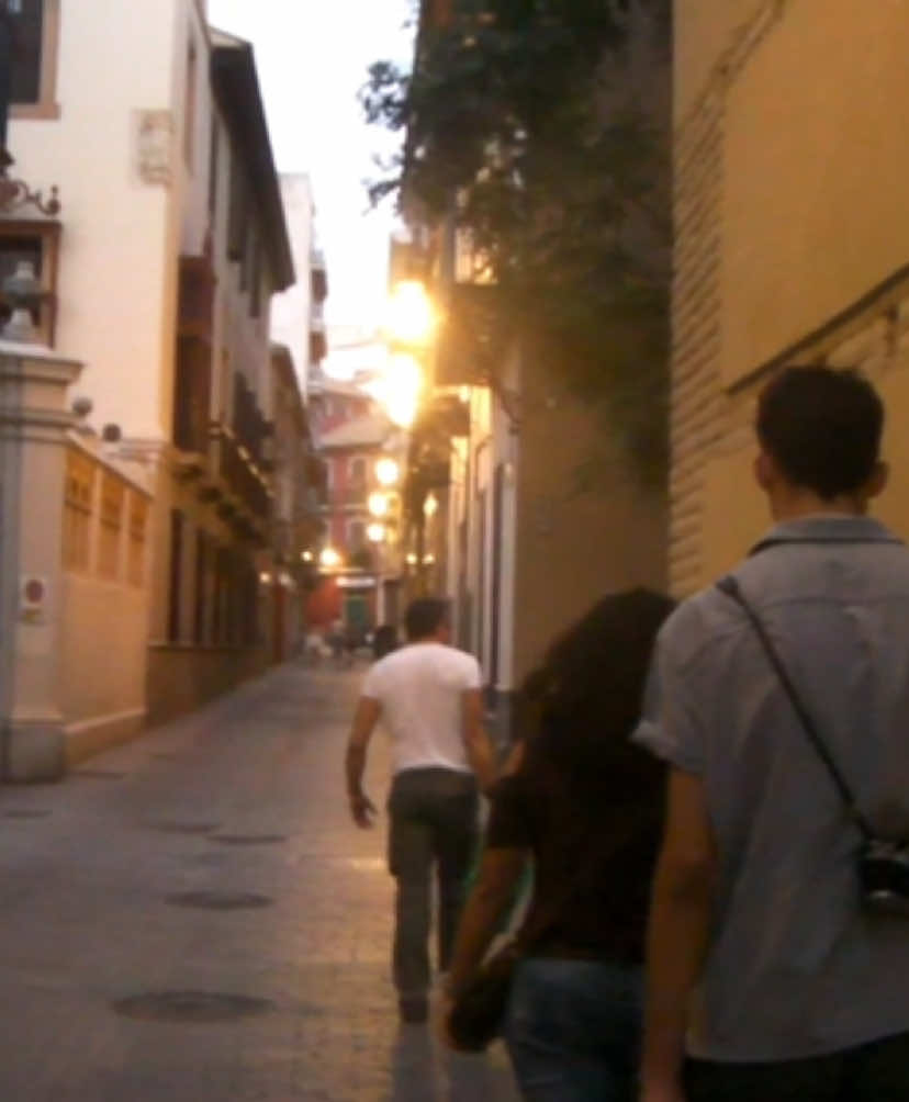 Hey hi hello #digitalcamera #cinematography #spain #yellowlight #nostalgia 