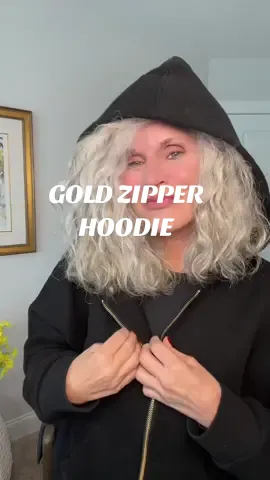 This is the gold zipper hoodie and it is gorgeous! #Hoodie #Fashion #FallFashion 