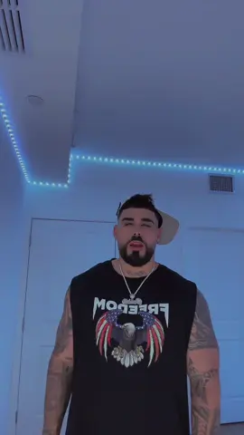 😈