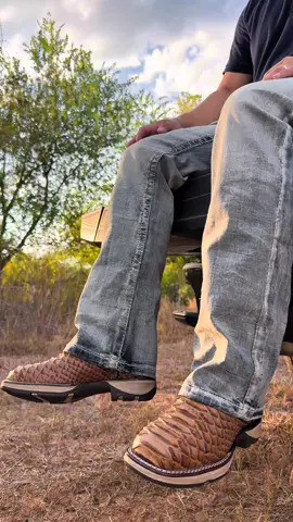 NEW Rustic Honey Anaconda Boots With Our 3D EXCLUSIVE Sole & Composite Toe For ONLY $129.99!!🐍🍯 #texasbootranch #paratiiiiiiiiiiiiiiiiiiiiiiiiiiiiiii #fypシ゚viral #fyppppppppppppppppppppppp #trending 
