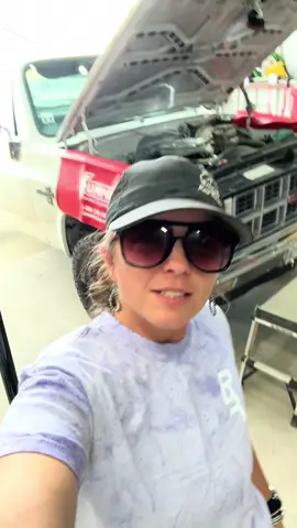 Changing Pearls Spark plugs today! ⚡️ 🔌 #Wrenchin #Pearl #Sprakplugs #squarebody 