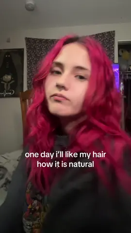 obviously it’s not the curliest ever and honestly it looks kinda good rn my curls are bad cause it’s damaged but like why can’t you be pin straight #fyp #relatable #hair #trending #like 
