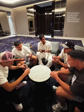 joey ga baca grup, bajunya beda sendiri🤣 #justinhubner #joeypelupessy #shaynepattynama #ragnaroratmangoen #deanjames 