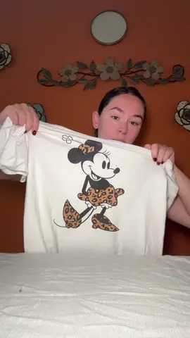 Who doesn’t love to redo their best outfits #upcycling #sustainablefashion #disneystyle #disneyadult #bestiefriendsandnewbies 