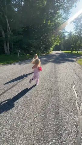 How lucky are they 🥰🥹 #twins #momlife #MomLifeMoments 