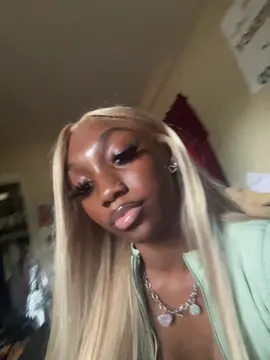 👱🏾‍♀️👱🏾‍♀️#viralvideo #explorepage #blondehair #trending #eyecontact 