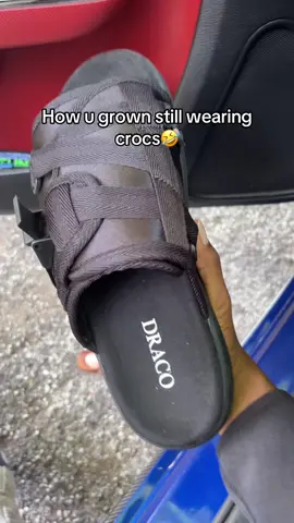 How u grown still wearing crocs🤣 #thebest #atoyye #dracoslides 