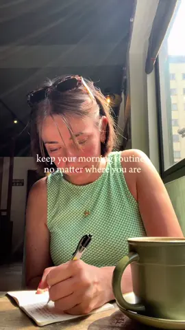 Ofc not perfect at this… but having a simple routine keeps me sane haha. I always try to keep travel in mind! Is it something I can do anywhere? On the most tired days, will I still want to do it? #morningroutine #travel #tai 