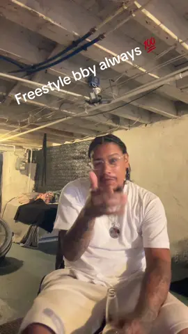 The best era 2 grow up in 💯💯💯 #loyaltyovaeverything👑👸🔥 #hennythingispossible🤟🏼 #longhairdntcare🤘🏼 #fyp #freestyle 