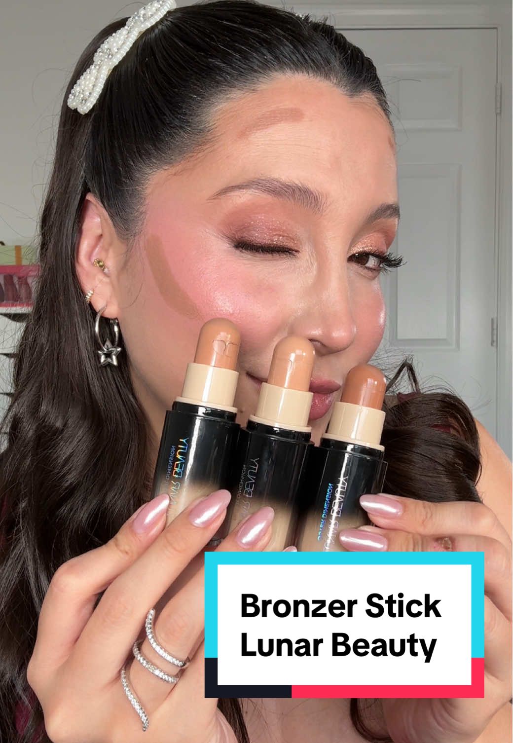 😮‍💨😍Nuevos bronzer en barra de @MannyMua @Lunar Beauty🌙están brutales  chama #bronzerstick #creambronzer #productreviewer #lunarbeauty #greenscreenvideo 