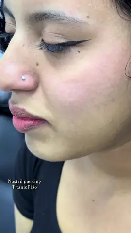 Colocando nostril piercing (piercing en la nariz) #nostril #nostrilpiercing #piercinglima #elchicodelospiercing 