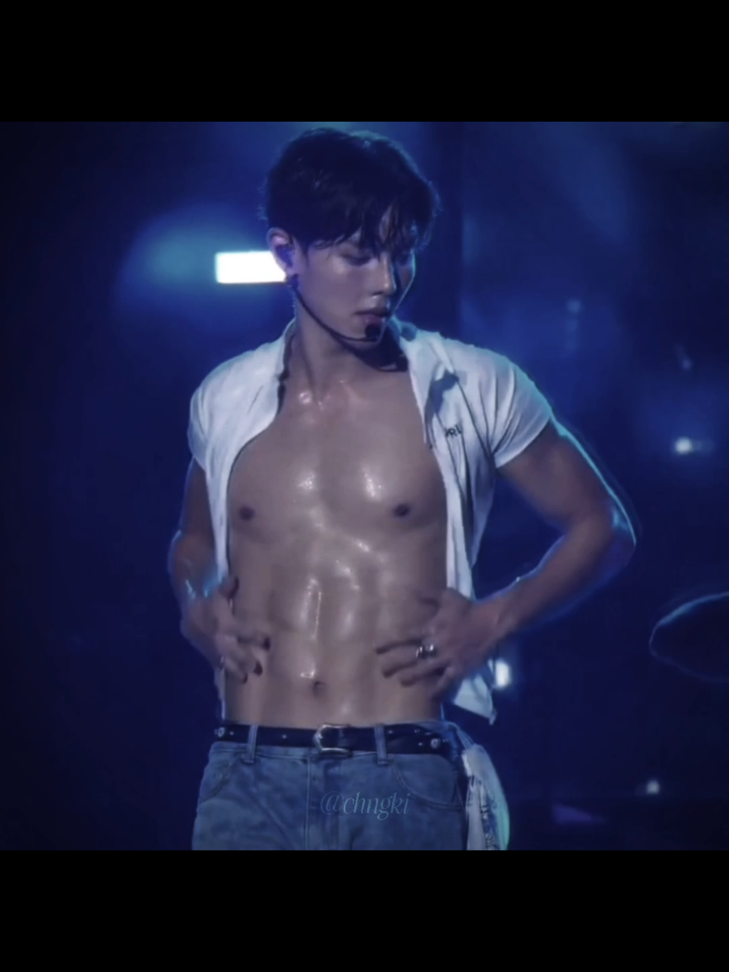 tenía que poner a shownu de casscool festival 🫦 no se olviden de hacer stream a n the front y al álbum!! 🩵 | btw, volví a las andadas con un edit mediocre porque capcut no me funciona bien @몬스타엑스_MONSTA X #monstax #thex #monbebe #kpop #shownu 