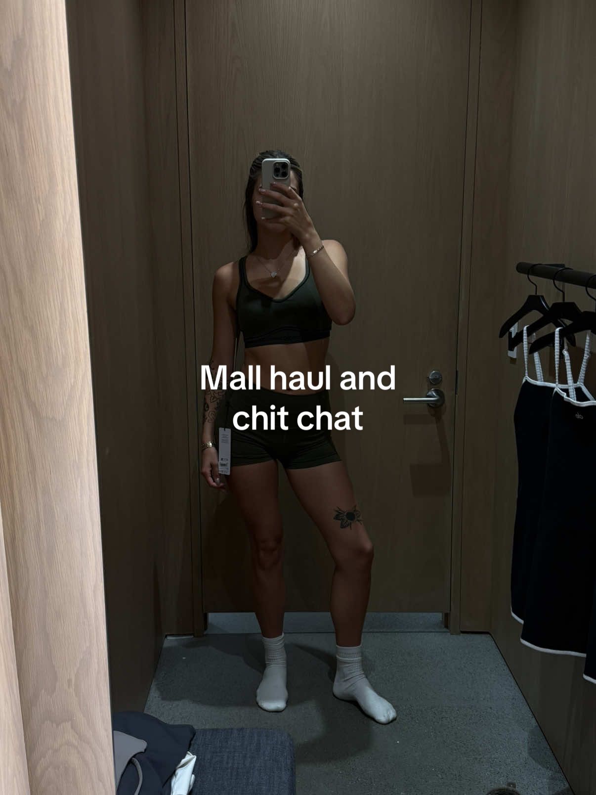 Long video bc I wanna yap and show you guys what I got at the mall today 😁👯‍♀️ but also seriously like have fun conversations with strangers you could make someone’s day or have your day made!! 🌸✨🫶🏼 #haul #shoppinghaul #chitchat #alo #aloyoga #girltok 
