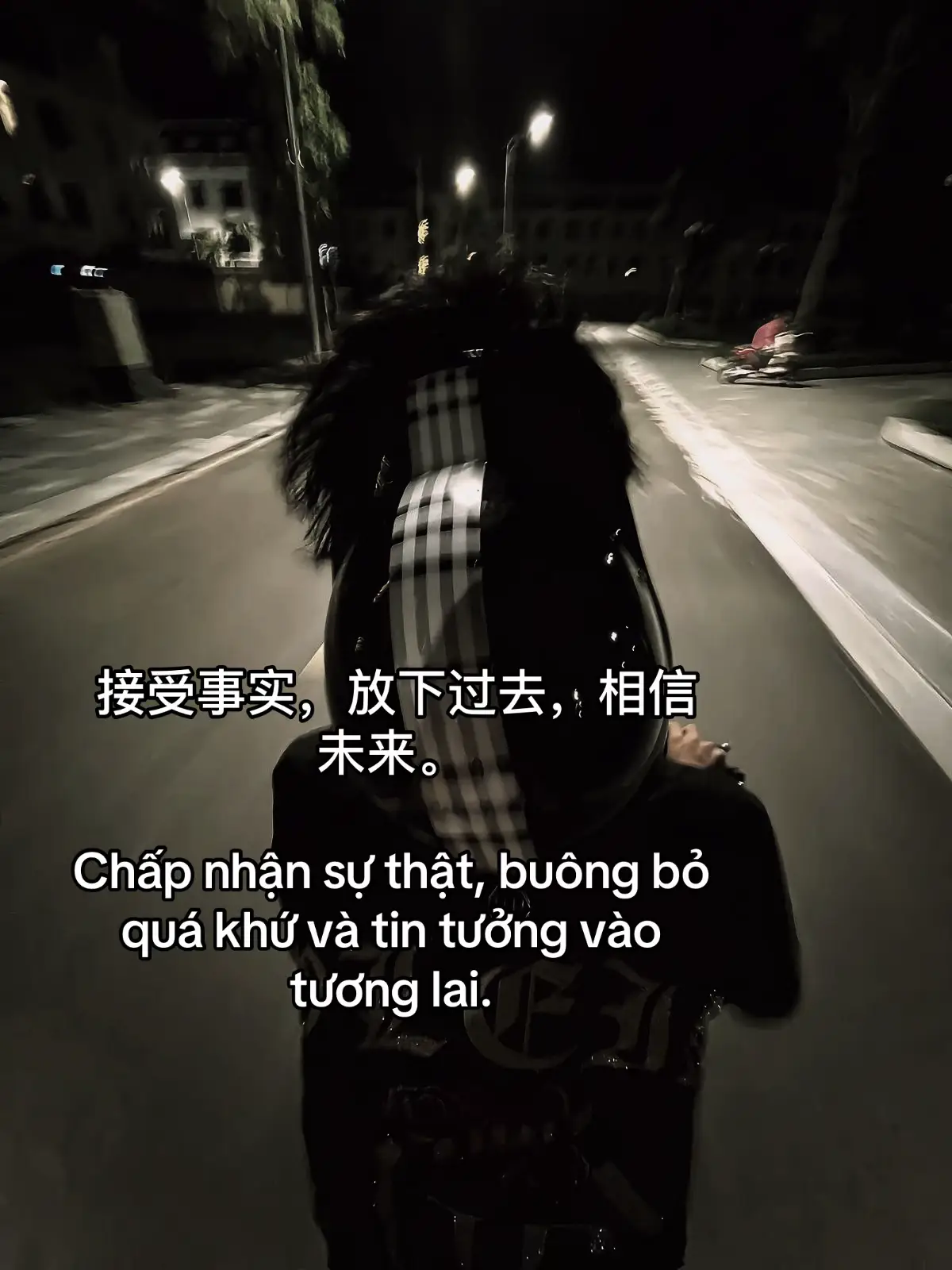 接受事实，放下过去，相信未来。Chấp nhận sự thật, buông bỏ quá khứ và tin tưởng vào tương lai.