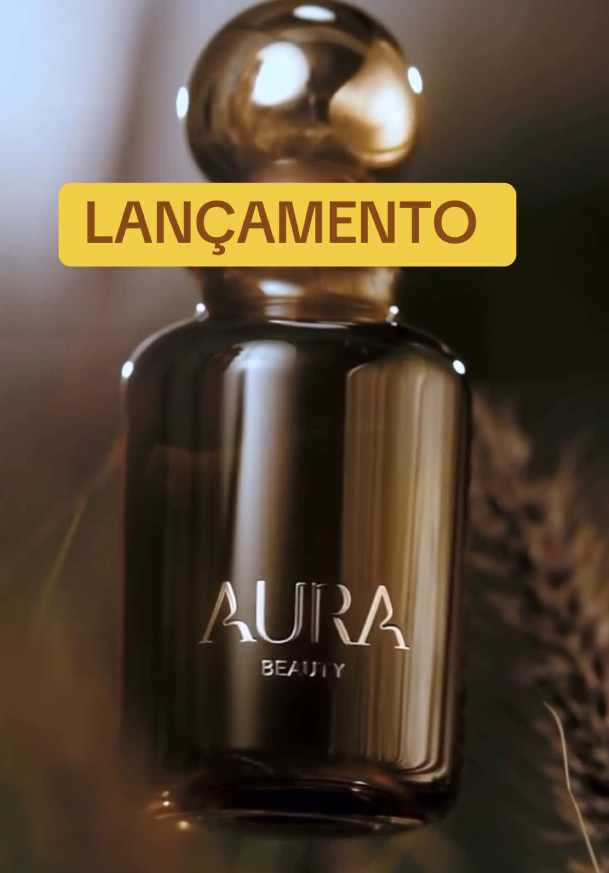 ✨ O invisível agora tem presença ✨ O novo AURA Beauty Eau de Toilette (100ml) chegou para despertar sua essência mais poderosa. Não é só um perfume, é um ritual de presença que traduz beleza, coragem e mistério em cada nota. 🌸 Seja única. Seja intensa. Seja AURA. 🛒 Garanta o seu agora mesmo no carrinho amarelo! #aura #perfume #lançamento #AuraBeauty #EauDeToilette      