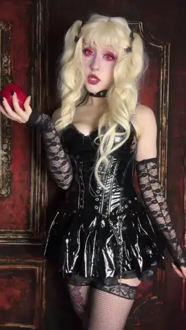 Ah yes more Misa until she’s all you can think about 🥰  Outfit by @meowcos.com @Meowcosofficial ♥️ #misaamane #deathnote #misaamanecosplay #misacosplay #deathnotecosplay 
