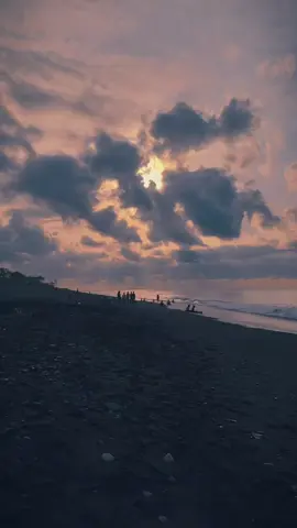 Banyupinaruh  #pantai #wates #banyupinaruh #minggu #bali