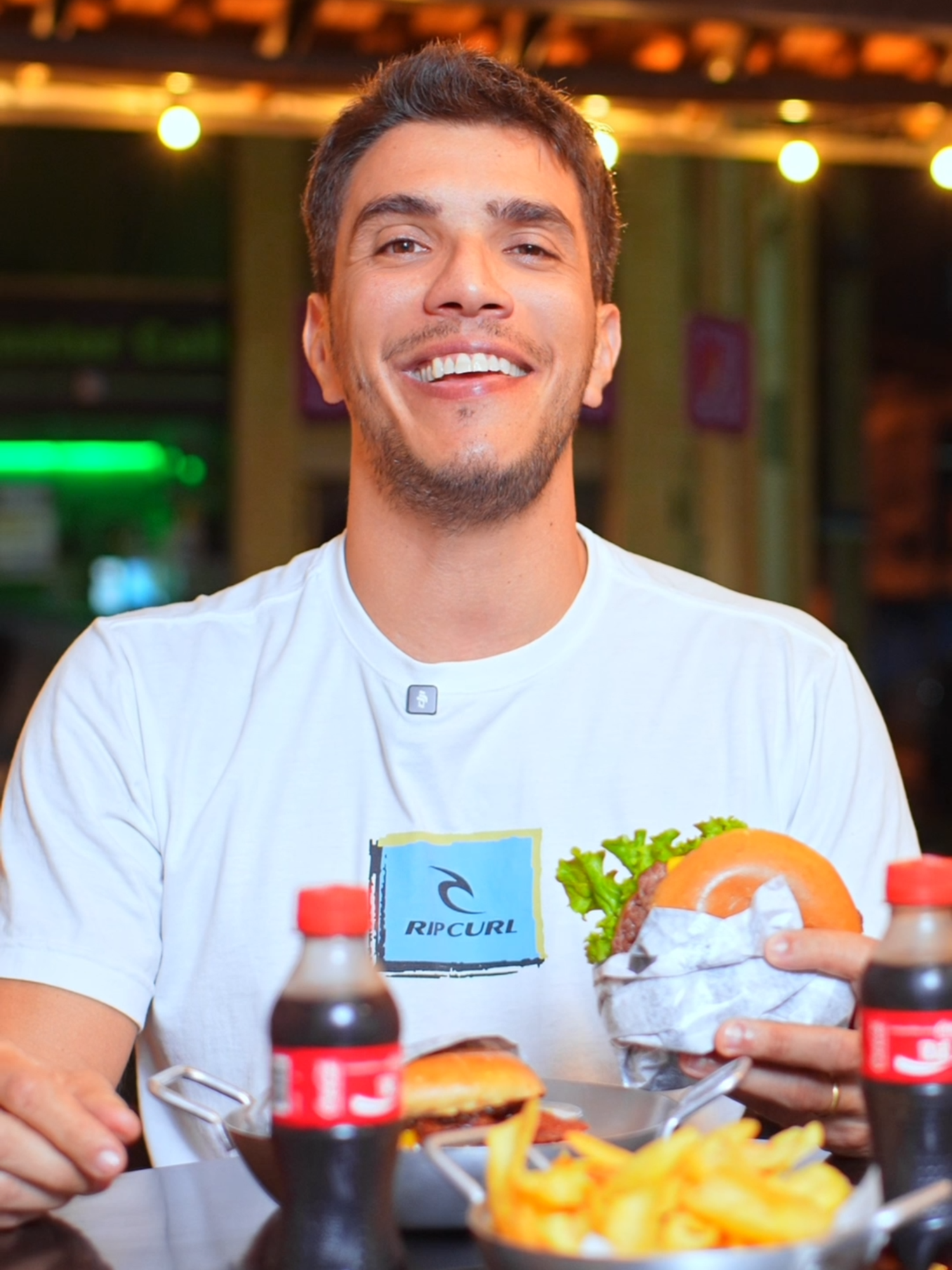 🎉 No DiBoa, o Dia do Cliente é motivo de celebração com muito sabor! 🙌🍔 E preparamos uma oferta especial pra você aproveitar! 👉 2 Burgão + 1 Batatinha + 2 Bebidas PET por apenas R$ 63,99! 😍🔥 É ou não é a desculpa perfeita pra chamar aquela pessoa especial e curtir um lanche top? Corre no link e garante já essa promoção exclusiva! Mas corre, porque é por tempo limitado! 🛵🍟 #DiBoaBurguer #DiaDoCliente #PromoçãoEspecial #UbatubaFood #LancheTop #HamburguerArtesanal
