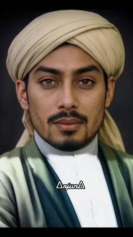 Sunan Gunung Jati atau lebih di kenal sebagai Sayyid Al-Kamil adalah salah seorang dari Walisongo, ia dilahirkan Tahun 1448 Masehi dari pasangan Syarif Abdullah Umdatuddin Sultan Pertama Kesultanan Champa dan Syarifah Mudaim (Nyai Rara Santang), putri dari Sri Baduga Maharaja (Prabu Siliwangi) dari Kerajaan Padjajaran. Beliau dinobatkan menjadi Tumenggung Cirebon ke-2 pada tahun 1479 dengan gelar Maulana Jati. Beliau juga menikahi seorang Syarifah bernama Nyai Ageng Tepasari (putri dari Ki Gede Tepasan/ Arya Jaka Semprung yang merupakan Keturunan Brawijaya V yang menurunkan sultan-sultan Cirebon. Sunan Gunung Jati lahir di Makkah Al-Mukarramah dengan nama Syarif Hidayatullah tahun 1448 Masehi. Ibunya bernama Nyai Rara Santang, seorang keturunan dari Prabu Siliwangi, penguasa Kerajaan Pajajaran. Nyai Rara Santang pergi haji ke Makkah bersama kakaknya Pangeran Cakrabuana. Selama tinggal di Makkah, beliau nyantri di Syaikh Bayanullah, adik Syaikh Datuk Kahfi.  Syaikh Datuk Kahfi adalah ulama asal Makkah yang menyebarkan Islam di Cirebon. Nyai Rara Santang dan Kakaknya berguru kepadanya, dan gurunya tersebut yang memerintahkannya untuk segera menunaikan ibadah haji ke Makkah bersama kakaknya, Pangeran Cakrabuana. Di Makkah, Nyai Rara Santang menikah dengan Syarif Abdullah Al-Hasyimi, seorang bangsawan Timur Tengah, yang kemudian setelah menjadi sultan bergelar Sultan Maulana Umdatuddin Al-Hasyimi. Nyai Rara Santang kemudian mendapat nama baru Syarifah Muda’im dan tinggal di Mesir bersama suami dan anaknya. Ketika berumur dua puluh tahun, Syarif Hidayatullah pergi ke Makkah dan nyantri di ulama-ulama Makkah. Setelah itu ia pergi ke Nusantara. Ia mampir di Gujarat, lalu ke Kerajaan Samudra Pasai. Di Pasai ia nyantri di Sayyid Maulana Ishaq. Dari Pasai ia berlayar menuju Banten. Dari Banten kemudian menuju Surabaya untuk nyantri di Sunan Ampel. Setelah beberapa lama barulah ia diperintahkan menemani pamannya di Cirebon untuk menyebarkan agama Islam. Ia membangun pesantren di daerah Gunung Jati. Kemudian ia dikenal dengan nama Sunan Gunung Jati. @꧁∆RJUN∆꧂, 