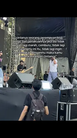 tapi walaupun begitu aku tetap mencintainya, walau terkadang aku tidak bisa mengeluarkan sisi marahku karena ketakutan #foryoupagе #xyzbca #sad #galaubrutal🥀 
