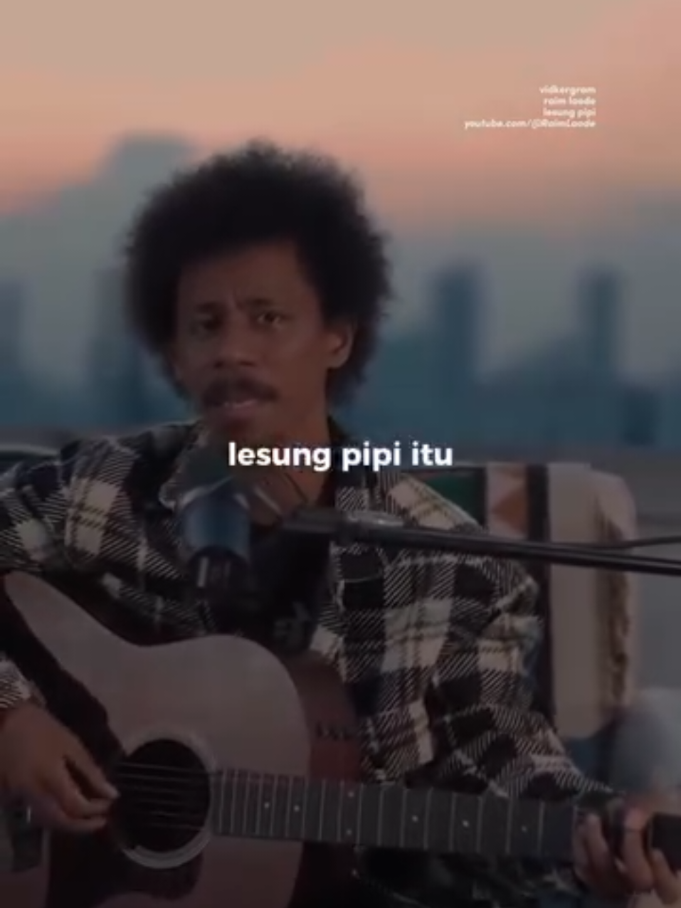 tetap tenang di perahu kita biarpun ombaknya begitu besar..  .  .  .  #raimlaode #musikviral #fypシ #capcut #laguviral 