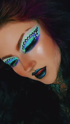 what would you call this makeup look 🤔  #makeup #mua #lgbt #alt #snarlsbox 