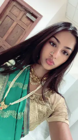 who said an gujarati girl wearing a marathi saree can’t listen to young thug??? 